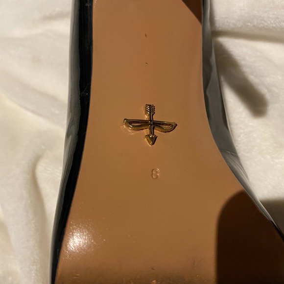 Pour La Victorie Black Patent Leather Pumps - sz 8 - Picture 6 of 6